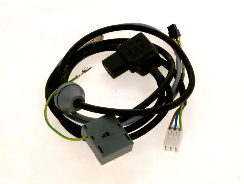 Bosch Y-Kabeladapter mit mehreren Anschlüssen und Kabelsträngen, geeignet für Fahrzeuganwendungen, detaillierte elektrische Verbindungselemente sichtbar.